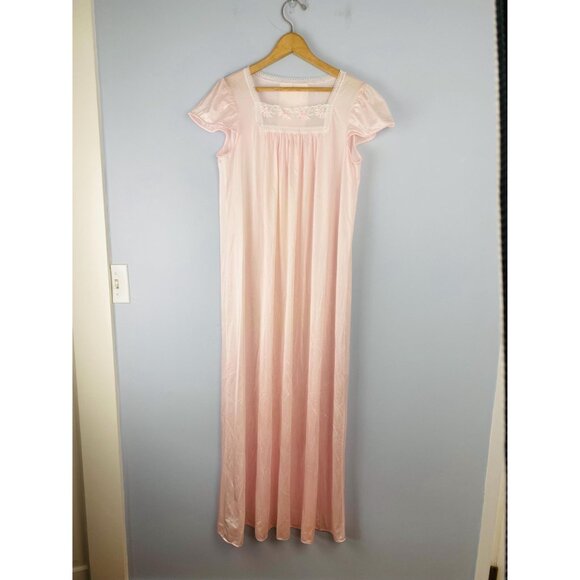 Vtg NWT Shadowline Nightgown with Embroidered Detail, Size S, Light Pink - Picture 2 of 9